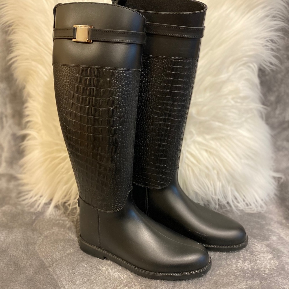 Brand new never worn MK boots size 7 women’s